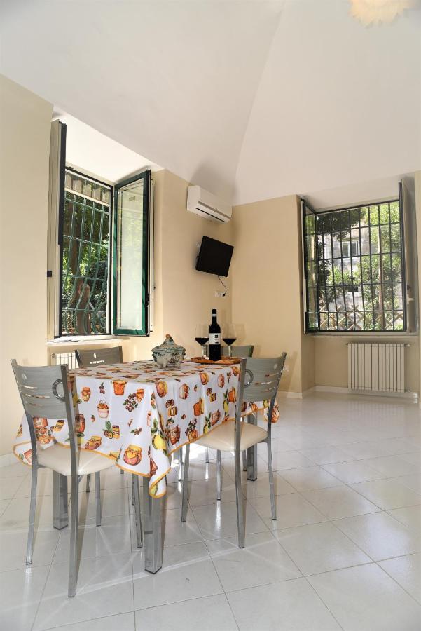 Casa Vacanza "Nonna Matilde" A Meta Di Sorrento, 600Mt Dal Mare, Casa Per 4 Ngoại thất bức ảnh