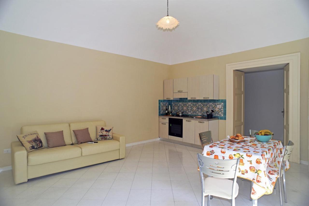 Casa Vacanza "Nonna Matilde" A Meta Di Sorrento, 600Mt Dal Mare, Casa Per 4 Ngoại thất bức ảnh